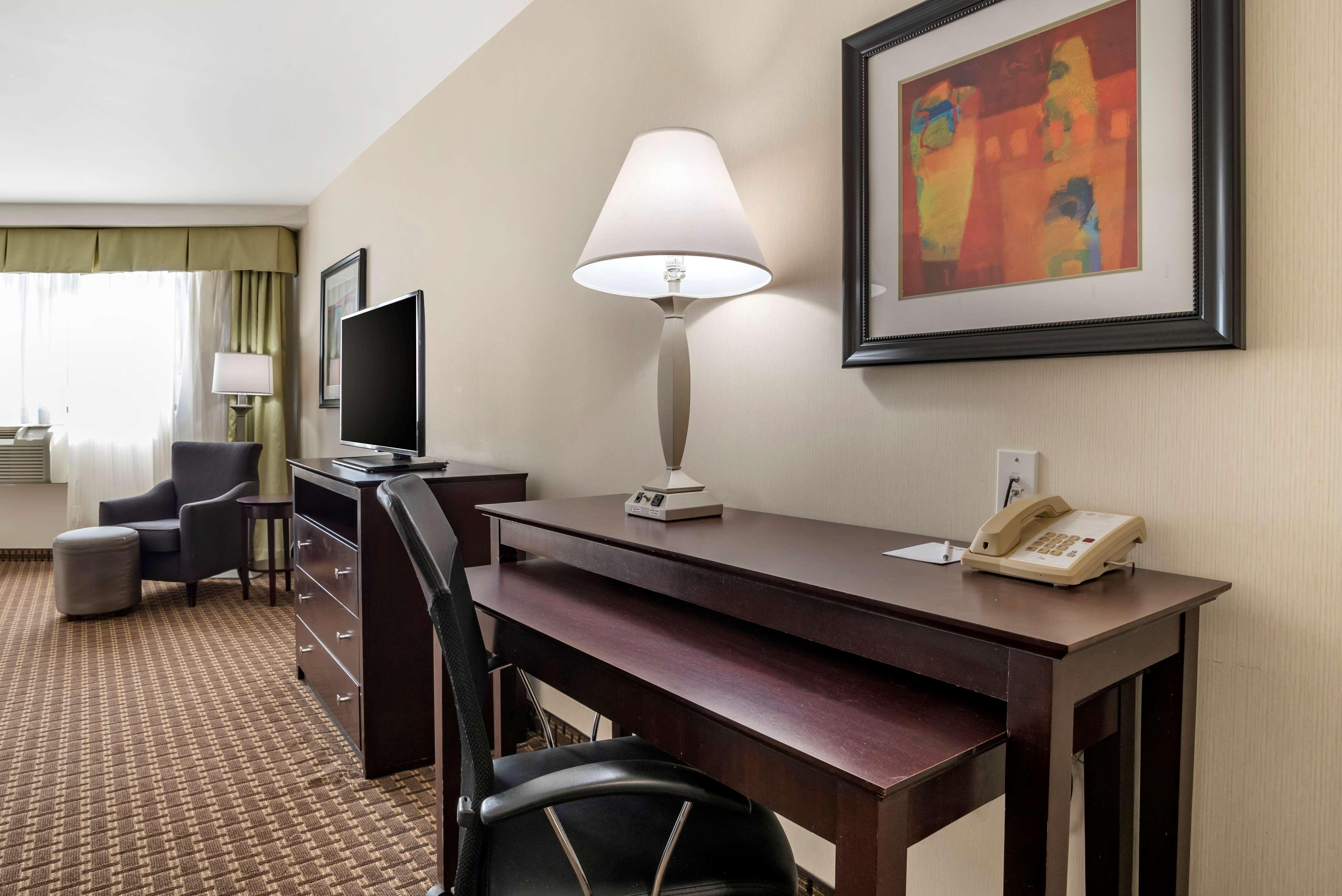 Best Western Plus Philadelphia Airport South - At Widener University Честер Экстерьер фото