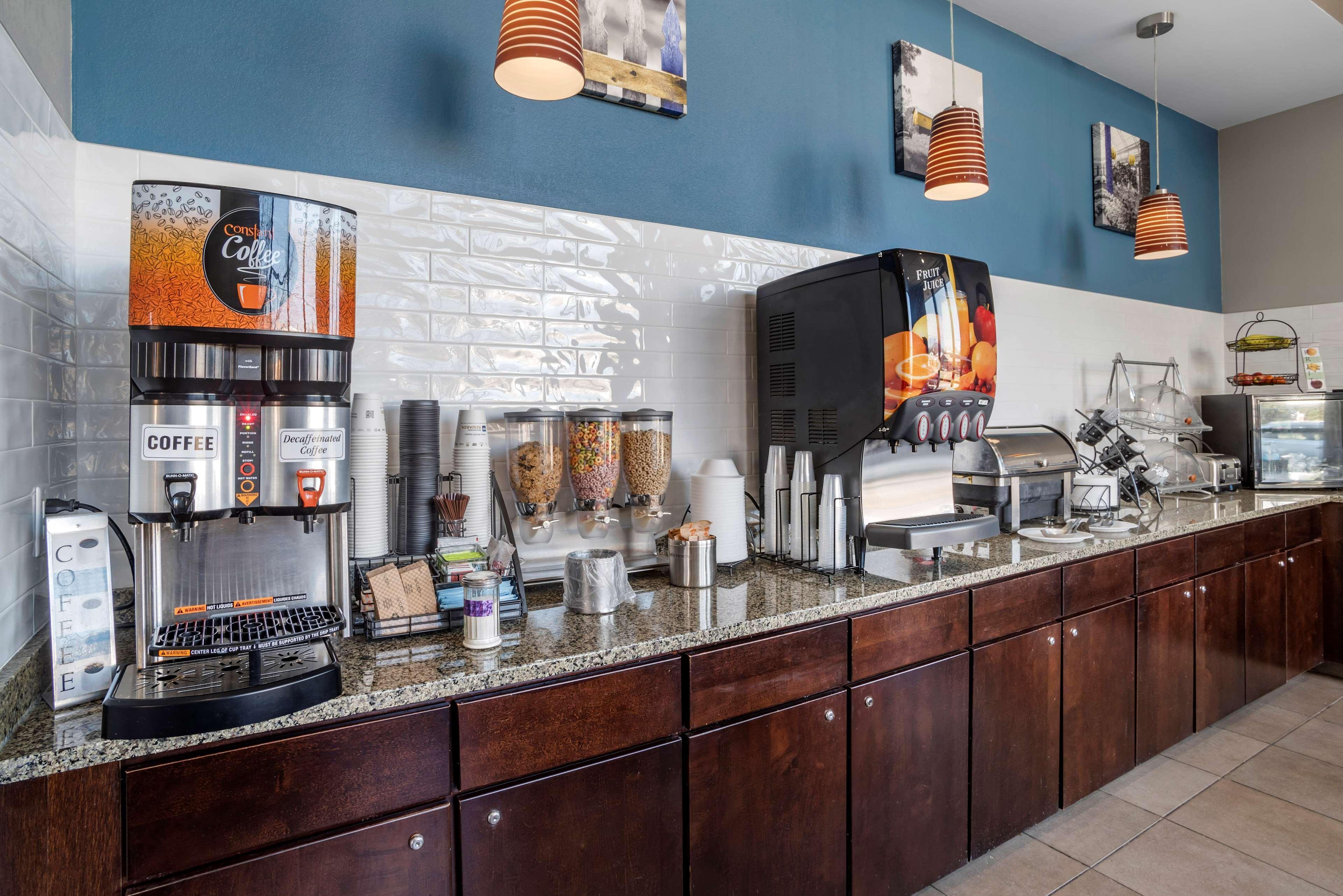 Best Western Plus Philadelphia Airport South - At Widener University Честер Экстерьер фото