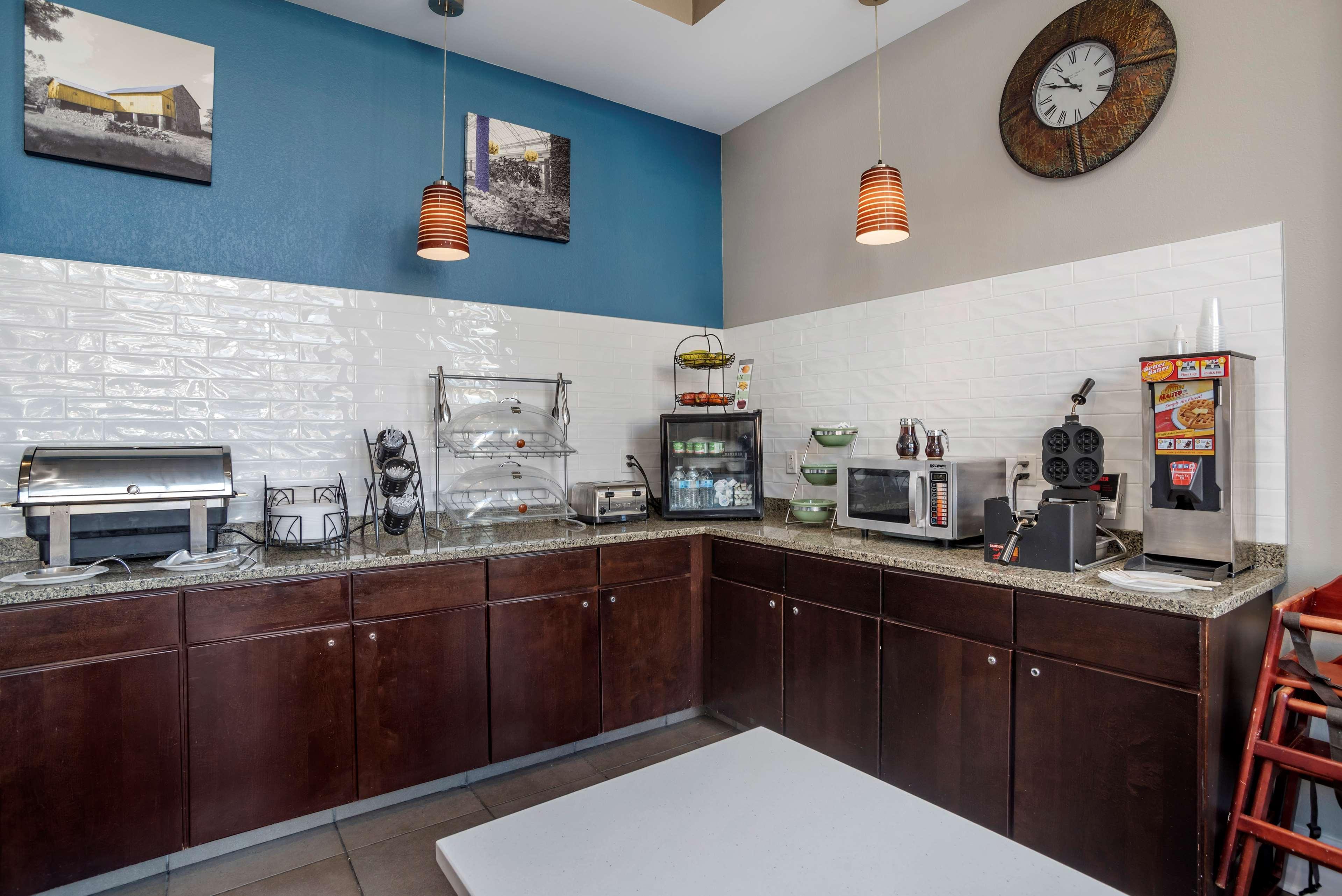 Best Western Plus Philadelphia Airport South - At Widener University Честер Экстерьер фото