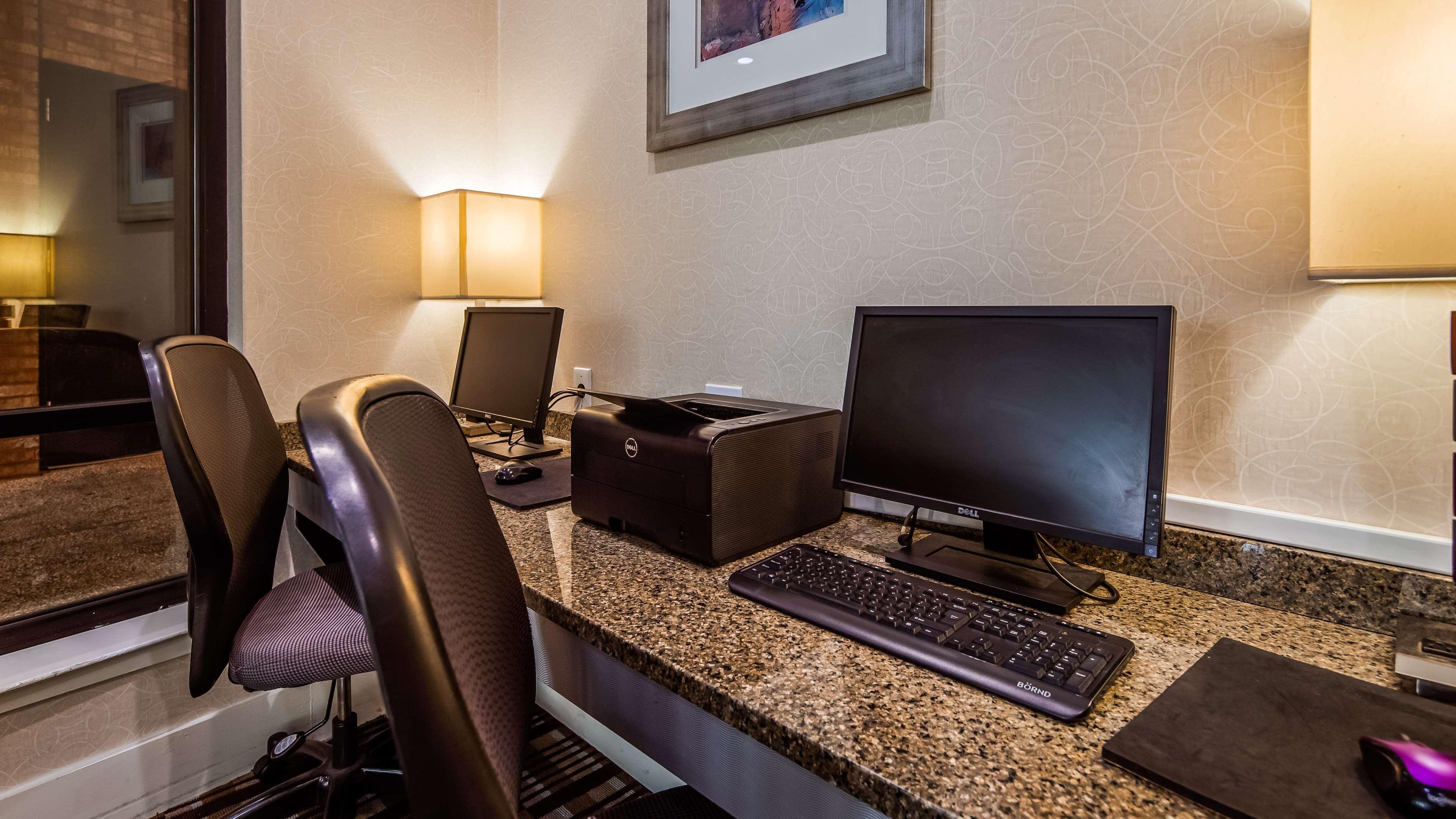 Best Western Plus Philadelphia Airport South - At Widener University Честер Экстерьер фото